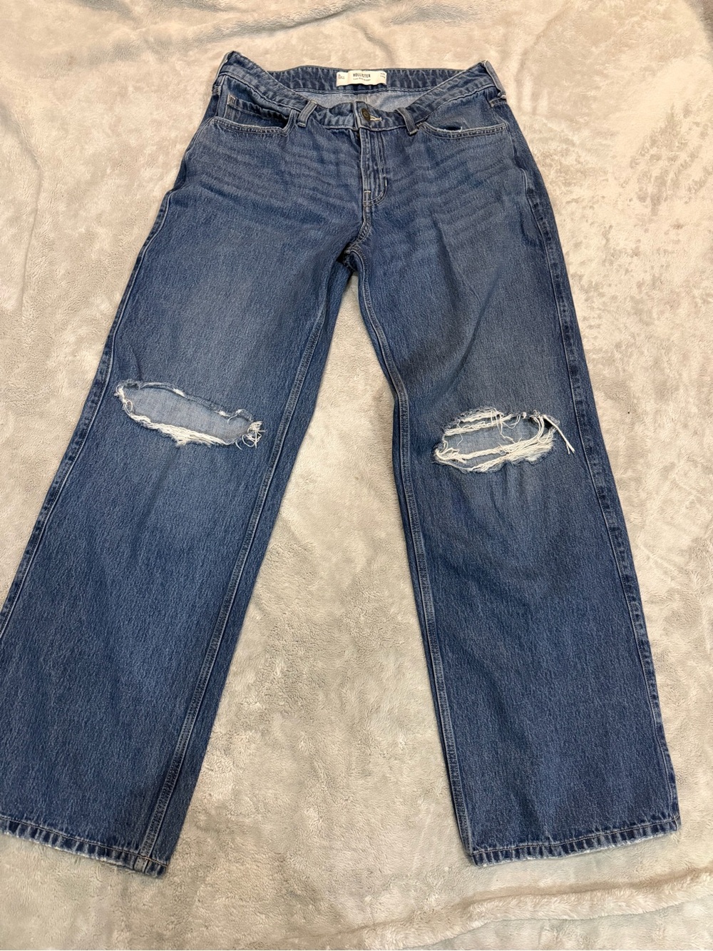 Hollister woman’s Relaxed Straight Jeans - Dark Blue with Knee Rips